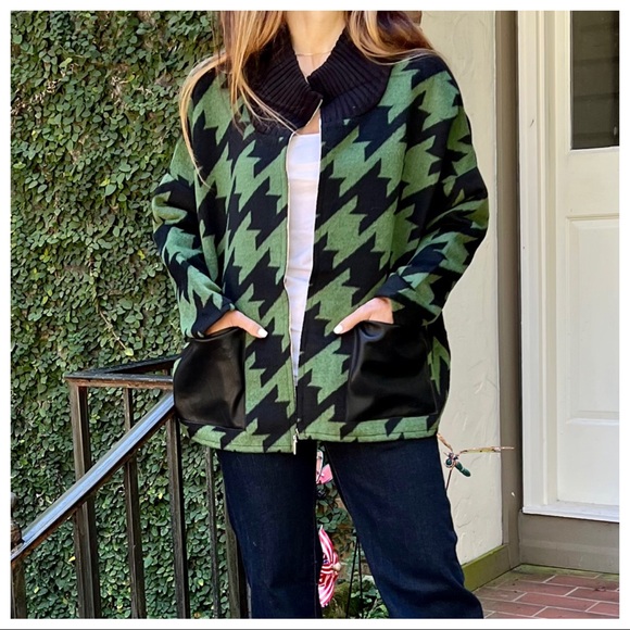 ShopEvelynne Jackets & Blazers - Fabulous Green houndstooth print zip up jacket with faux leather front pockets